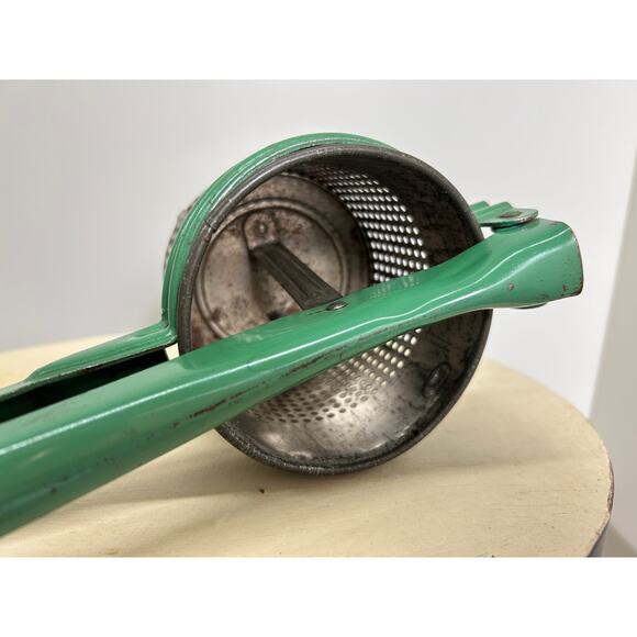 MCM Green Enamel Ricer-Masher VTG baby food processor - Kitchen Decor, Prepping - Picture 6 of 7